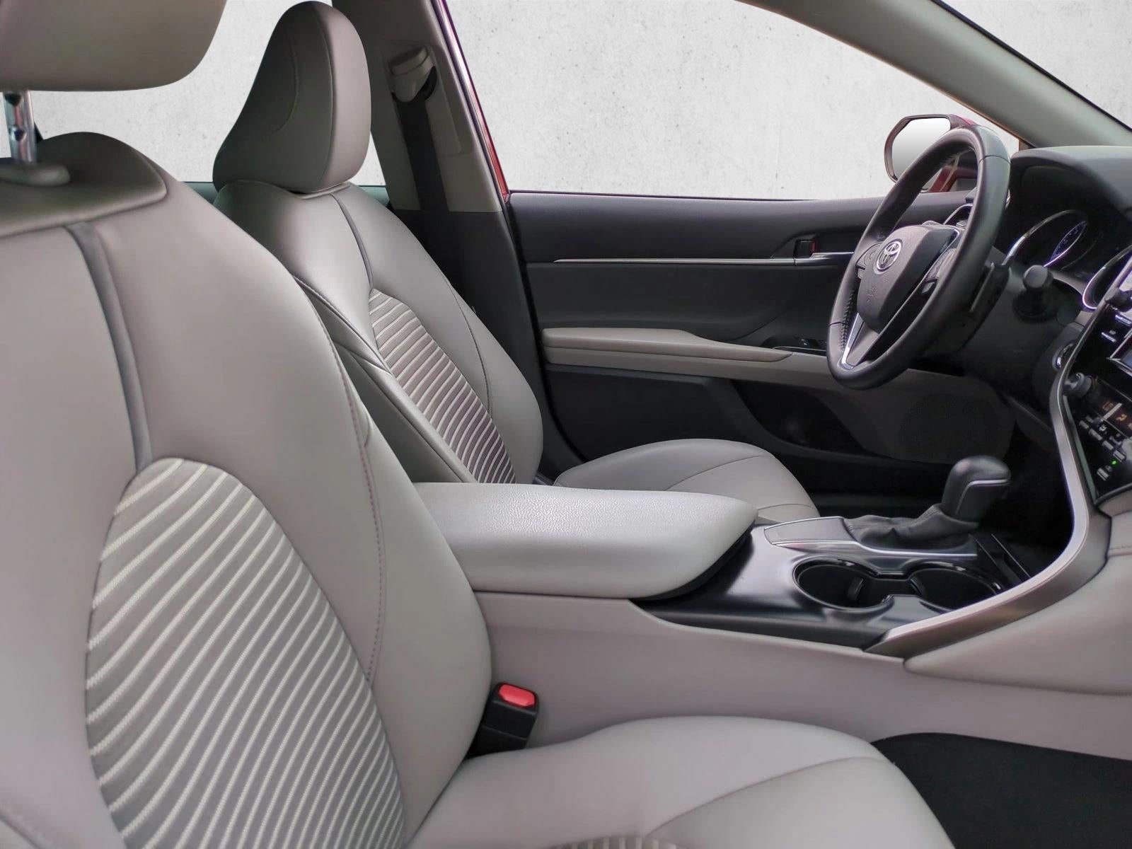 2020 Toyota Camry SE Auto (SE)