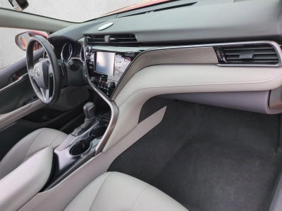 2020 Toyota Camry SE Auto (SE)