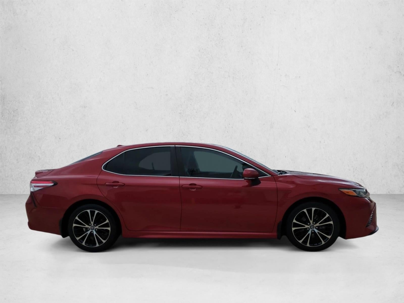 2020 Toyota Camry SE Auto (SE)