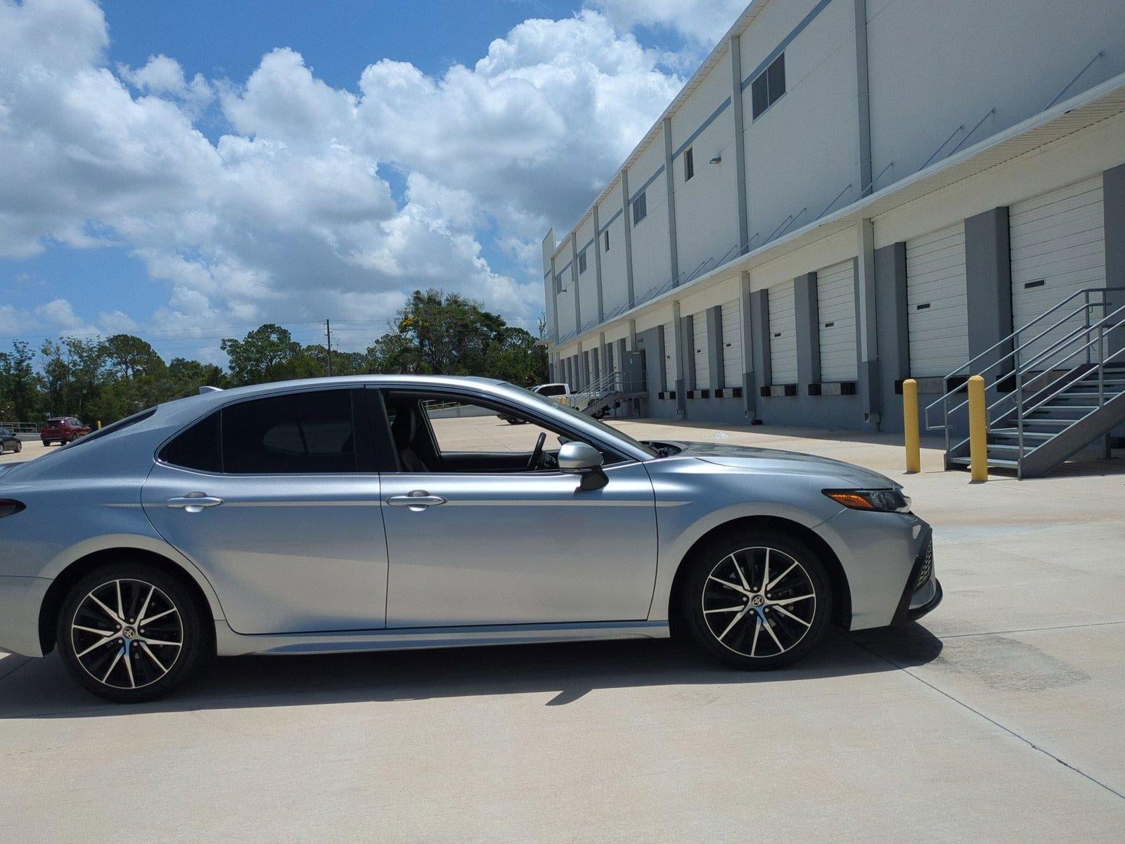2023 Toyota Camry SE Auto (SE)