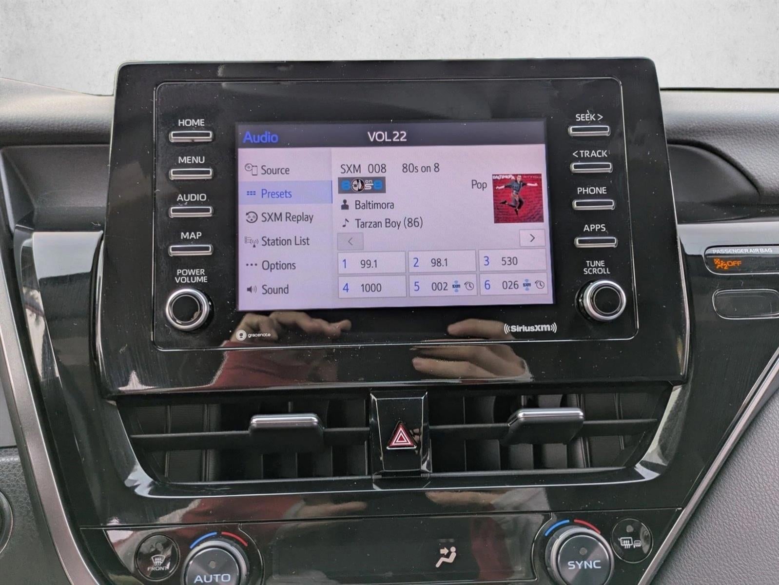 2022 Toyota Camry SE Auto (SE)