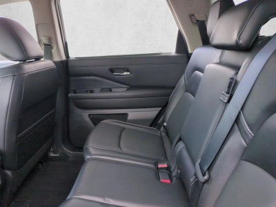 2022 Nissan Pathfinder SL 2WD