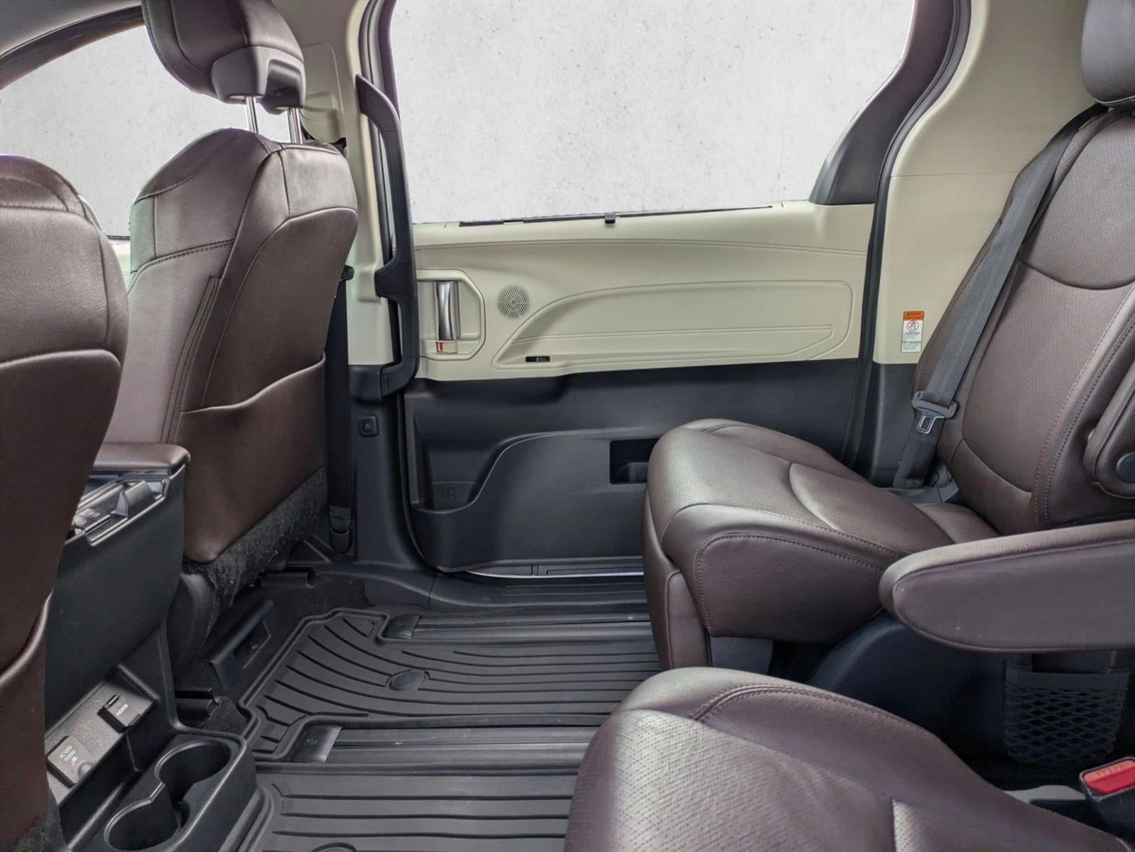 2023 Toyota Sienna Platinum FWD 7-Passenger (Natl)