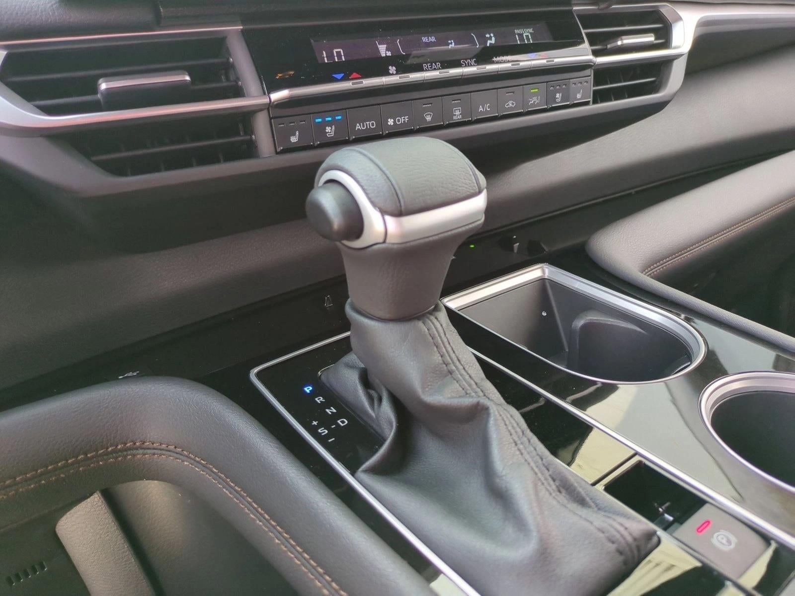 2025 Toyota Sienna Platinum AWD 7-Passenger (GS)