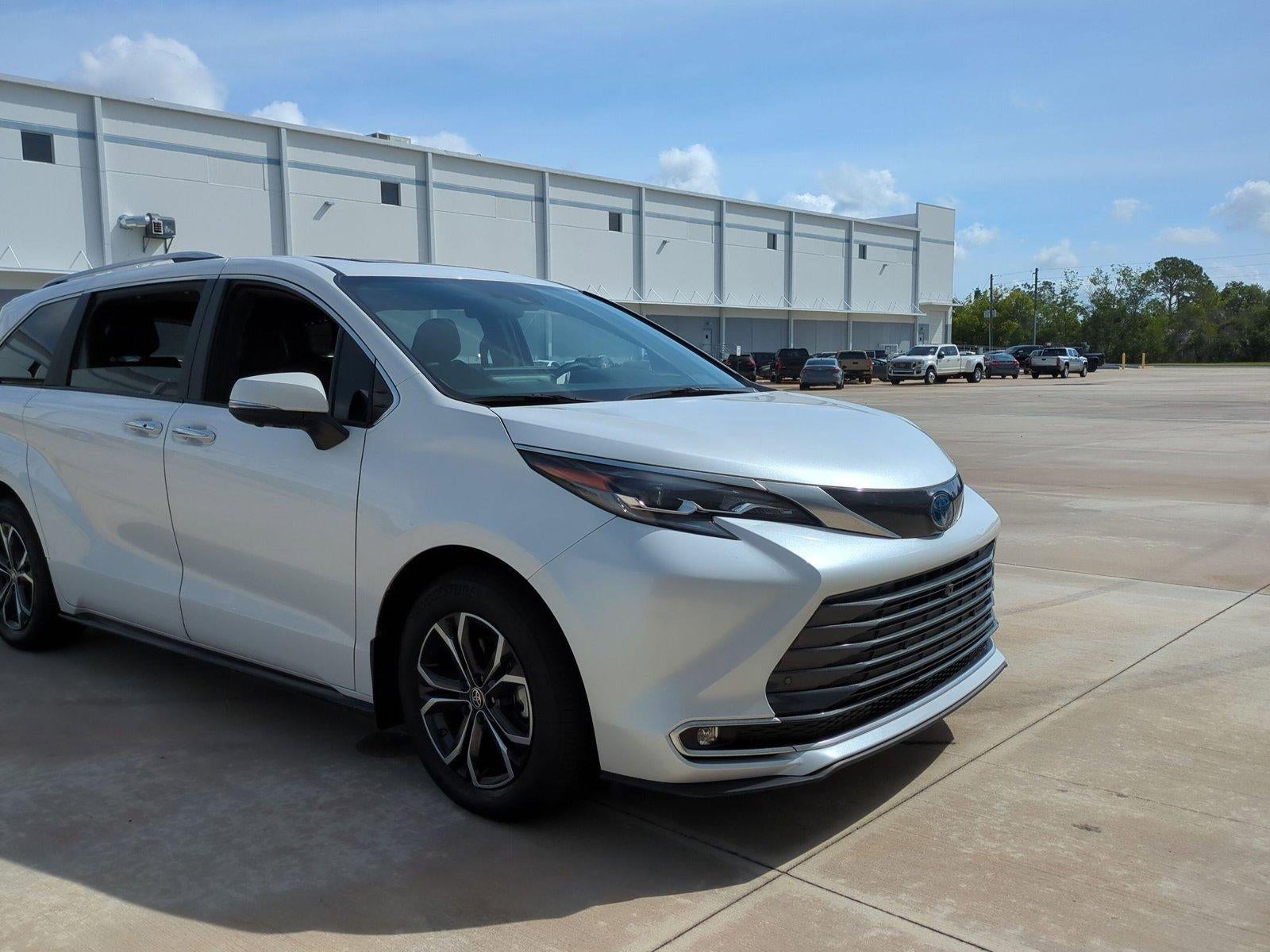 2025 Toyota Sienna Platinum AWD 7-Passenger (GS)