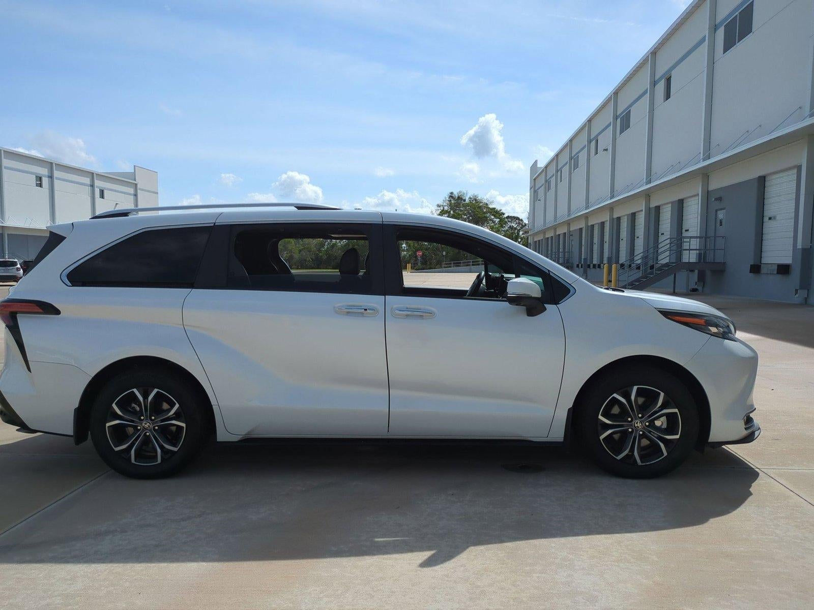 2025 Toyota Sienna Platinum AWD 7-Passenger (GS)