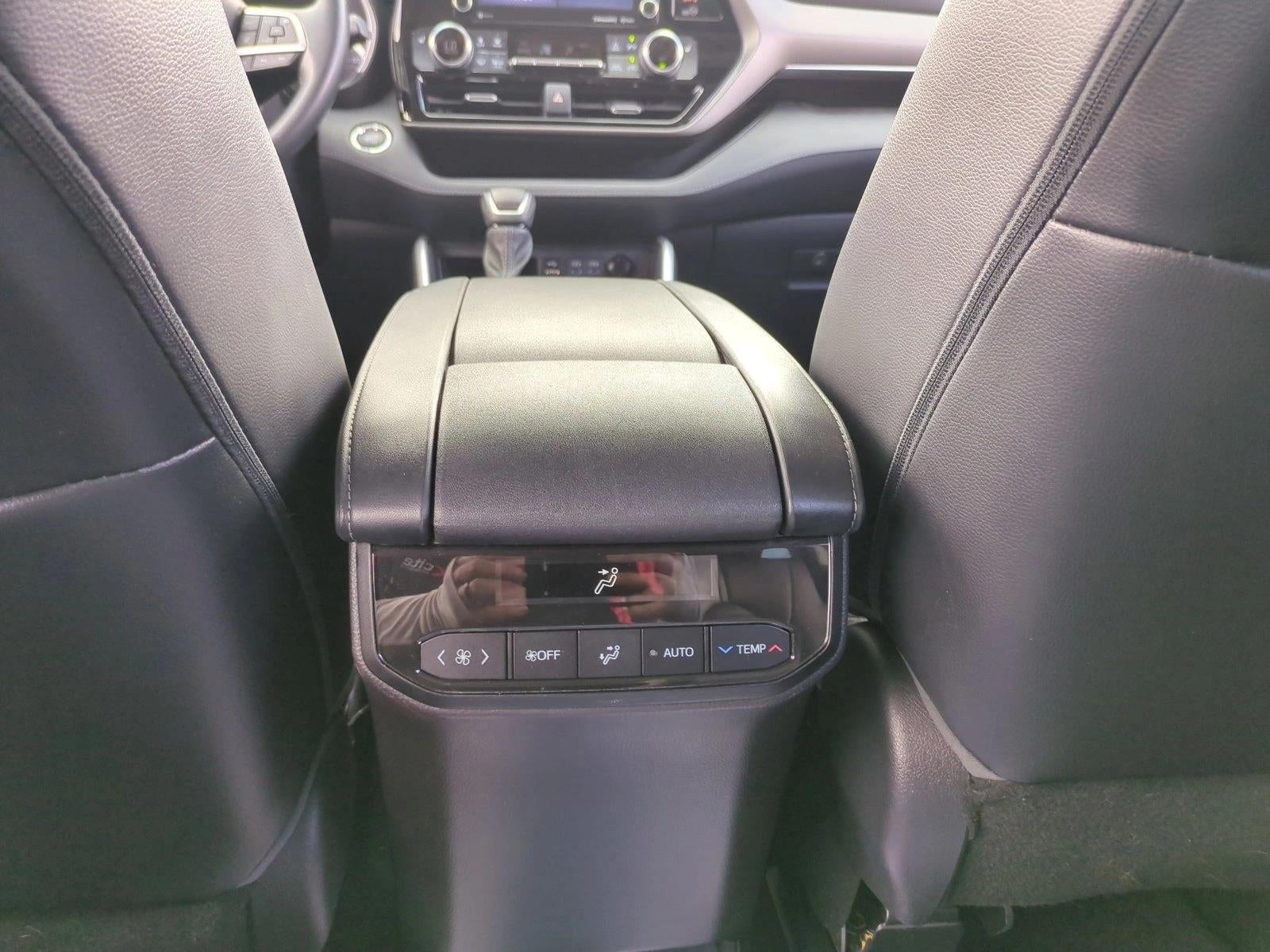2022 Toyota Highlander XLE FWD (Natl)