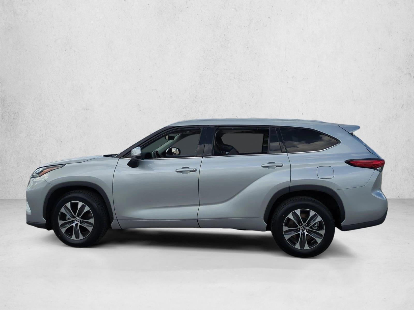 2022 Toyota Highlander XLE FWD (Natl)