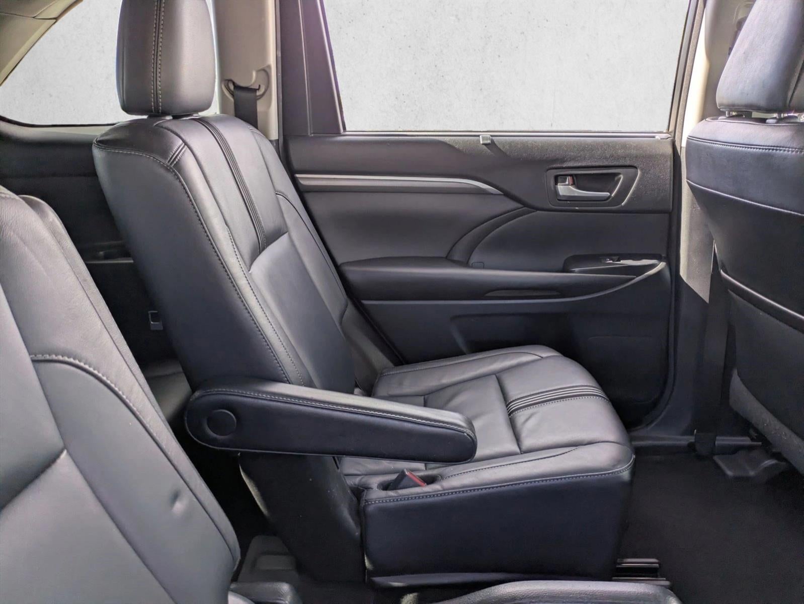 2017 Toyota Highlander SE V6 AWD (Natl)