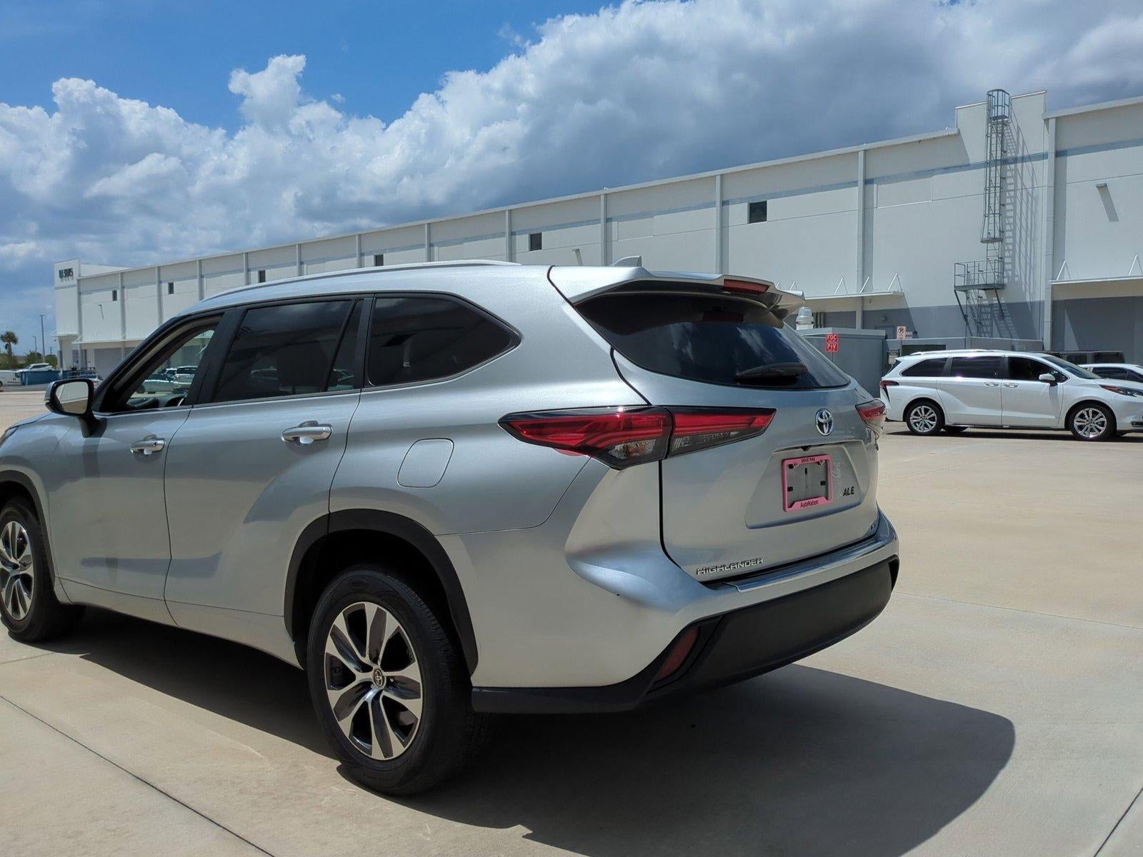 2023 Toyota Highlander Hybrid XLE FWD (Natl)