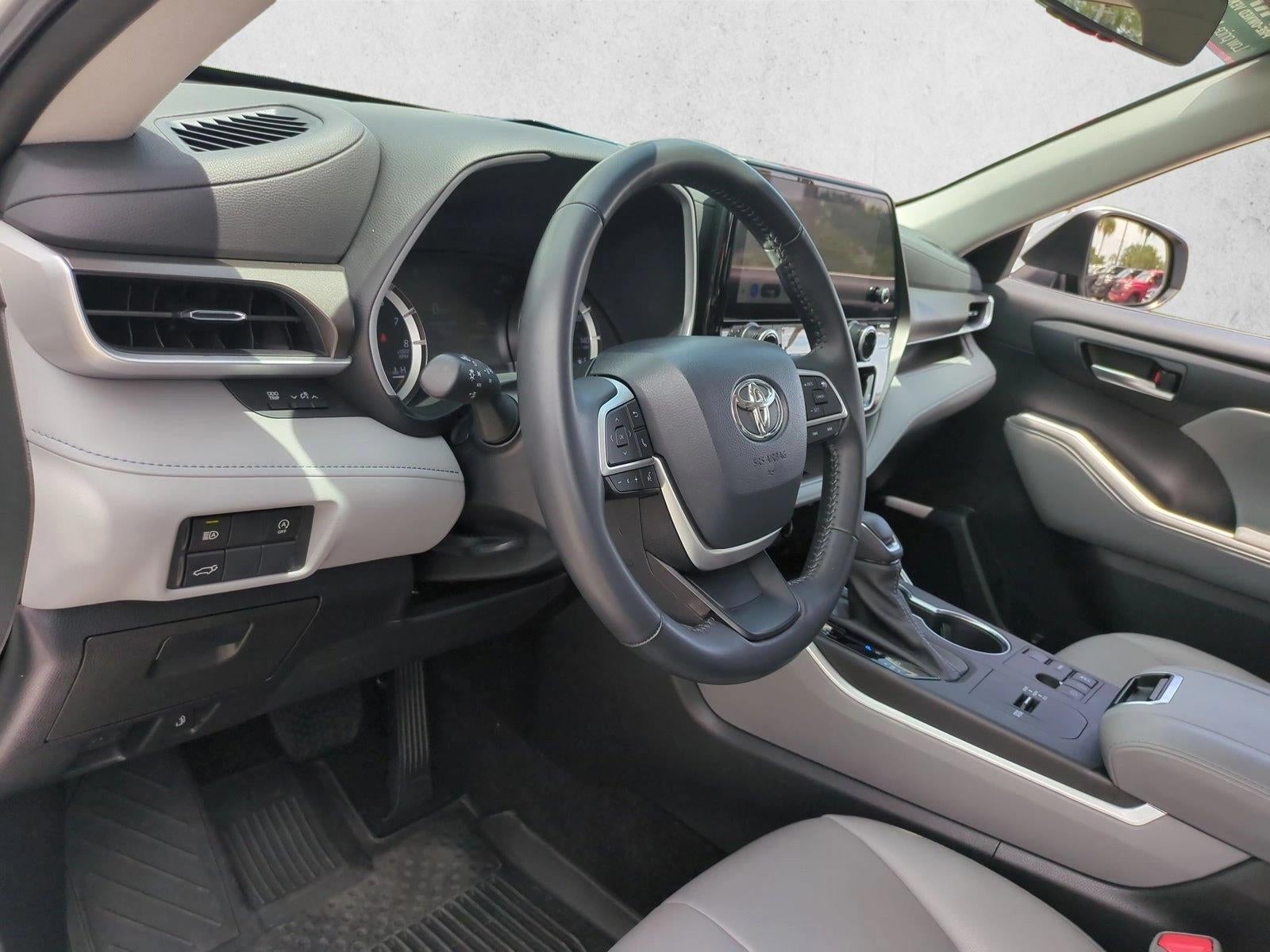 2023 Toyota Highlander XLE FWD (Natl)