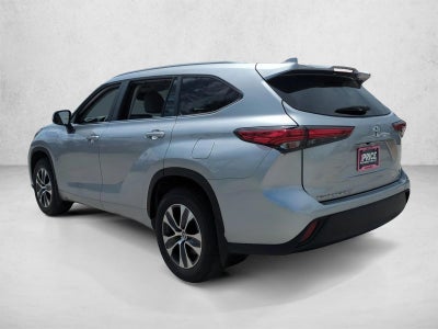 2023 Toyota Highlander XLE FWD (Natl)
