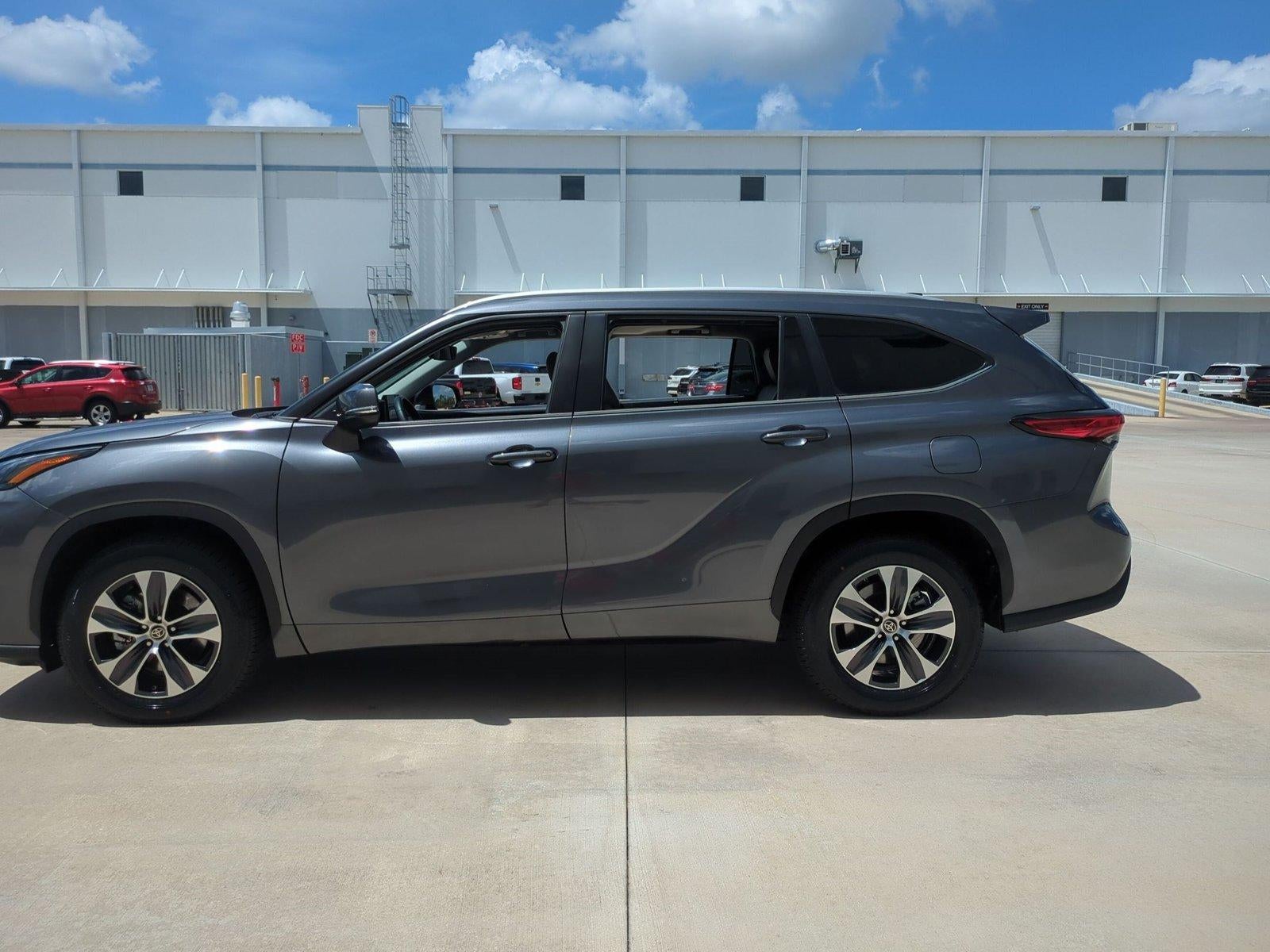 2023 Toyota Highlander XLE FWD (Natl)