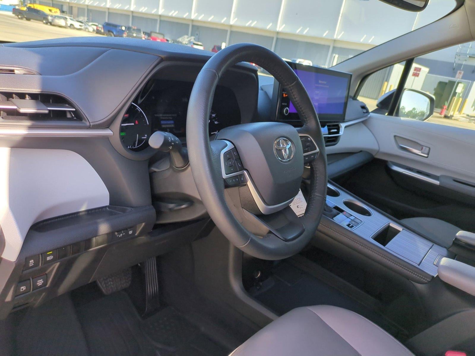 2025 Toyota Sienna XLE FWD 8-Passenger (Natl)