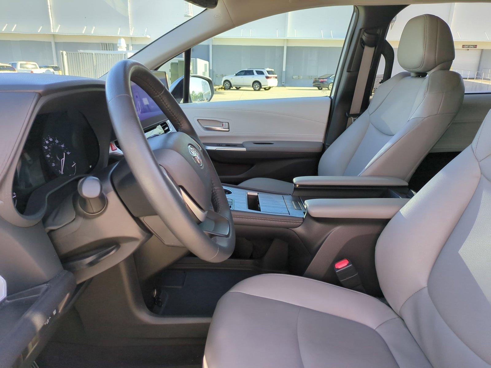 2025 Toyota Sienna XLE FWD 8-Passenger (Natl)