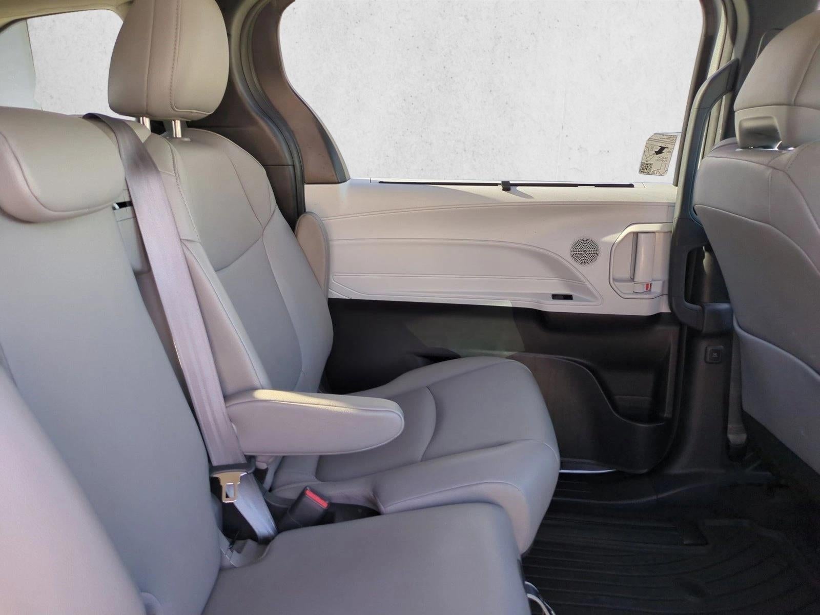 2025 Toyota Sienna XLE FWD 8-Passenger (Natl)