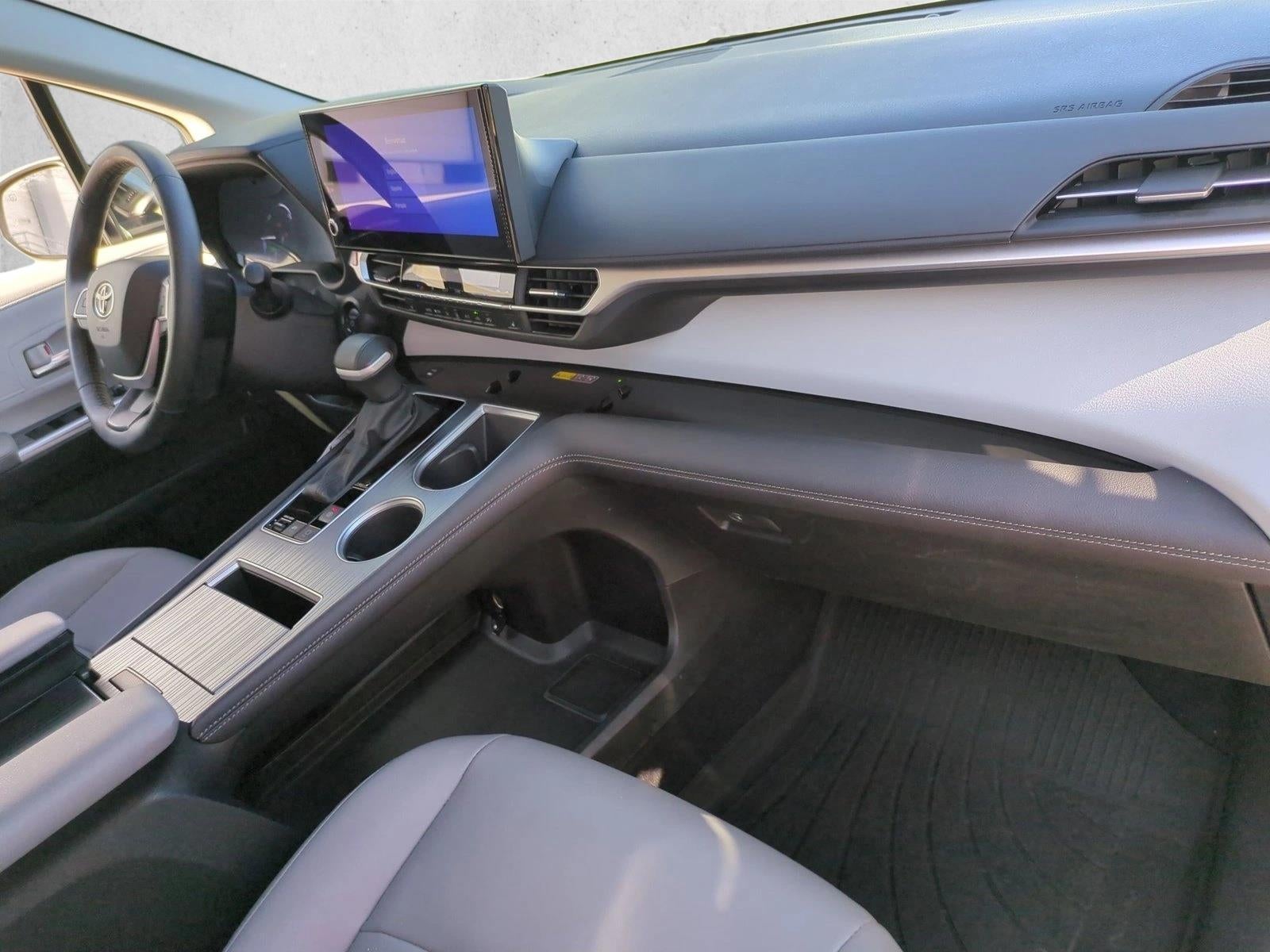 2025 Toyota Sienna XLE FWD 8-Passenger (Natl)