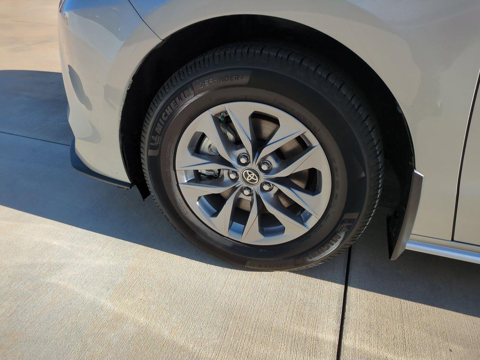 2025 Toyota Sienna XLE FWD 8-Passenger (Natl)