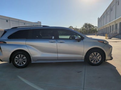 2025 Toyota Sienna XLE FWD 8-Passenger (Natl)