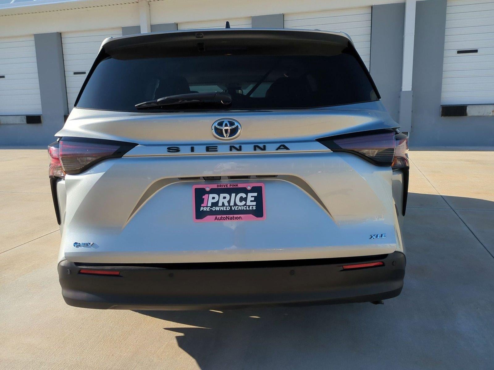 2025 Toyota Sienna XLE FWD 8-Passenger (Natl)