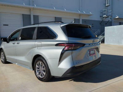 2025 Toyota Sienna XLE FWD 8-Passenger (Natl)