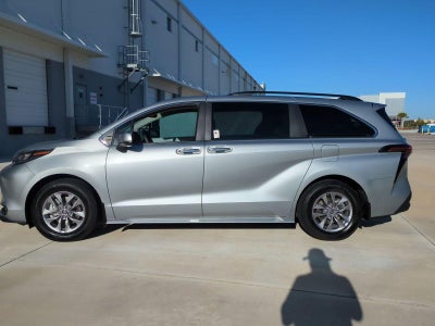 2025 Toyota Sienna XLE FWD 8-Passenger (Natl)