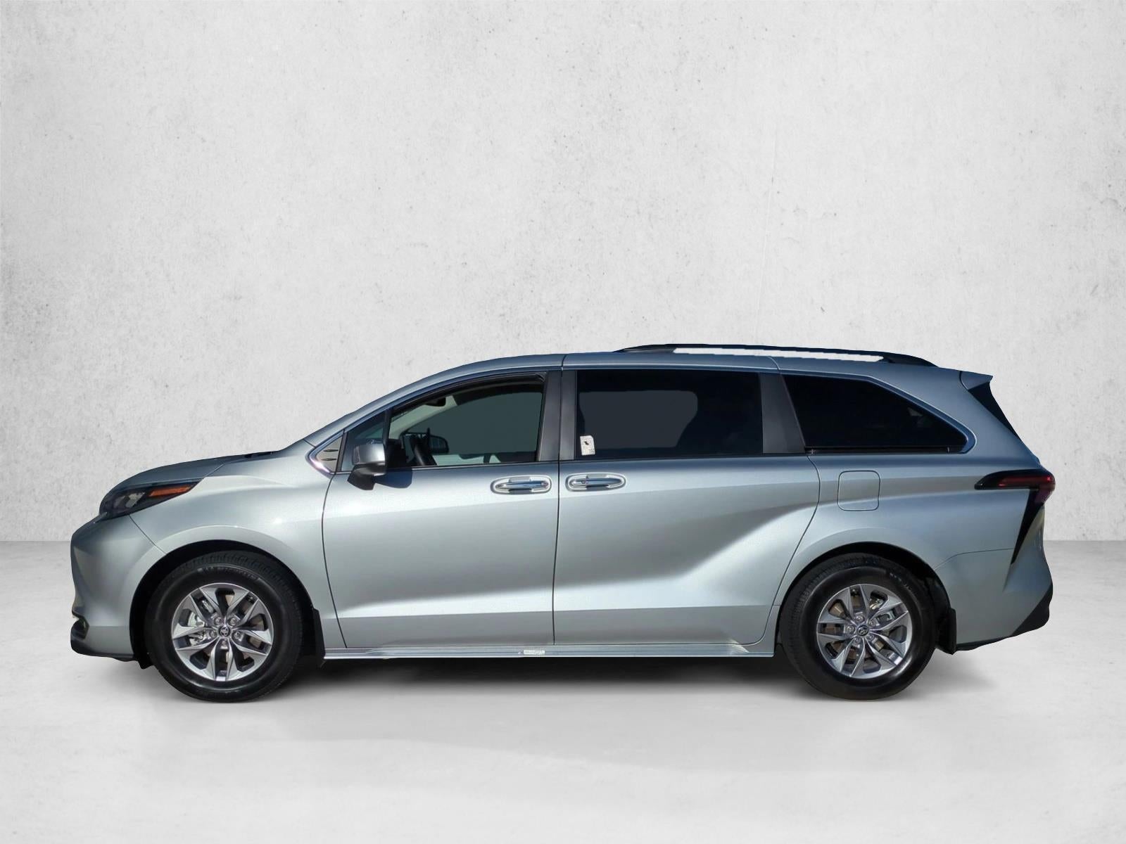 2025 Toyota Sienna XLE FWD 8-Passenger (Natl)