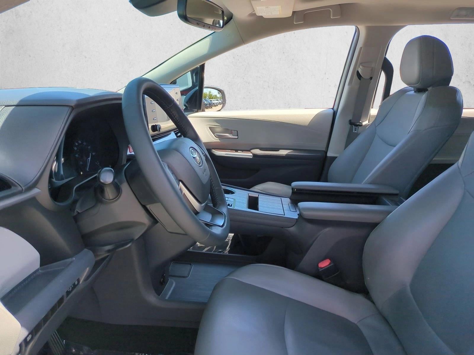 2022 Toyota Sienna XLE FWD 8-Passenger (Natl)