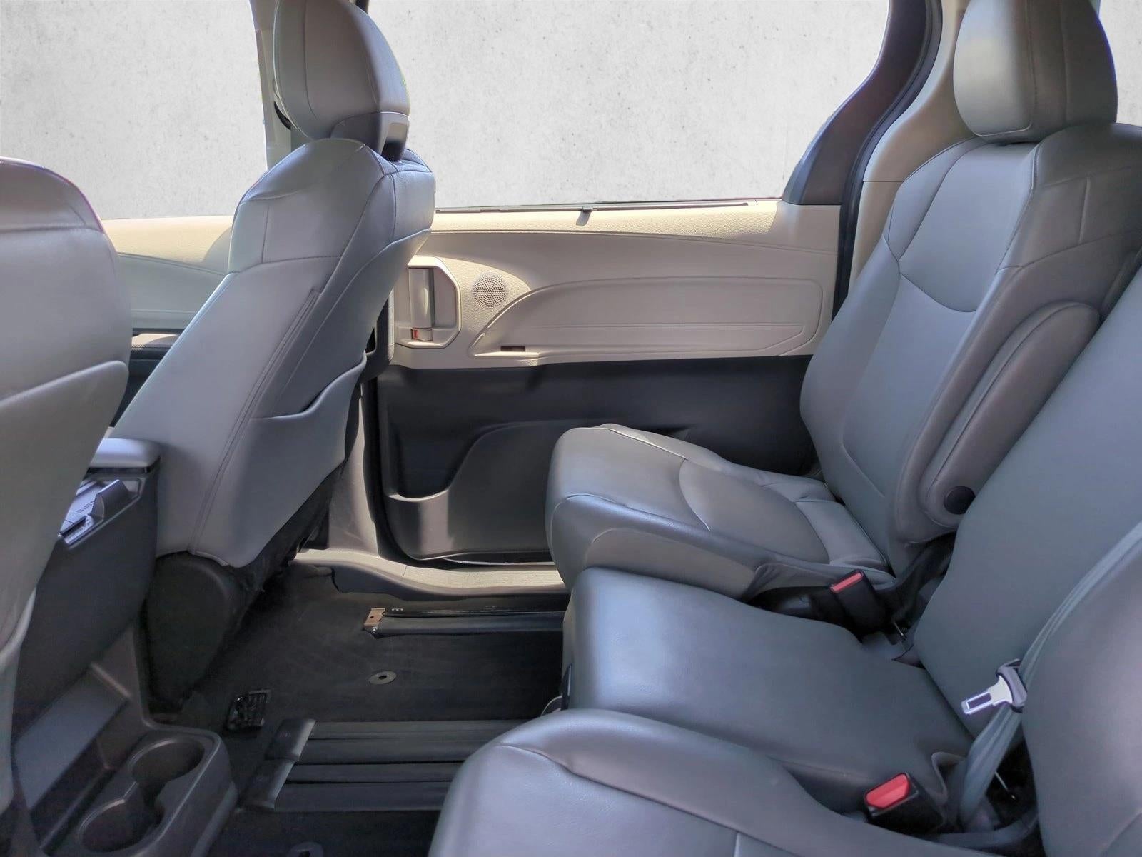 2022 Toyota Sienna XLE FWD 8-Passenger (Natl)
