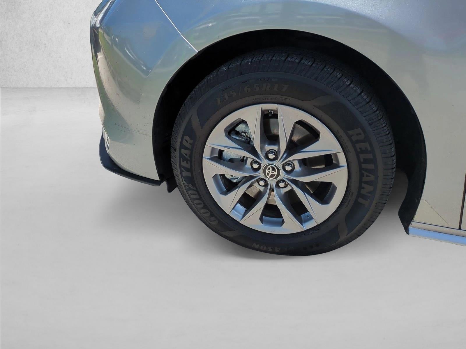 2022 Toyota Sienna XLE FWD 8-Passenger (Natl)