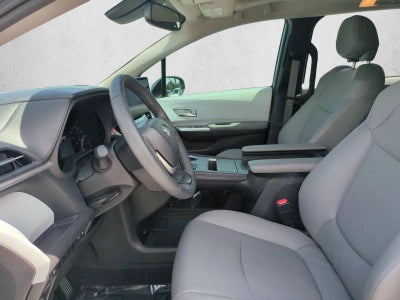 2025 Toyota Sienna XLE FWD 8-Passenger (Natl)