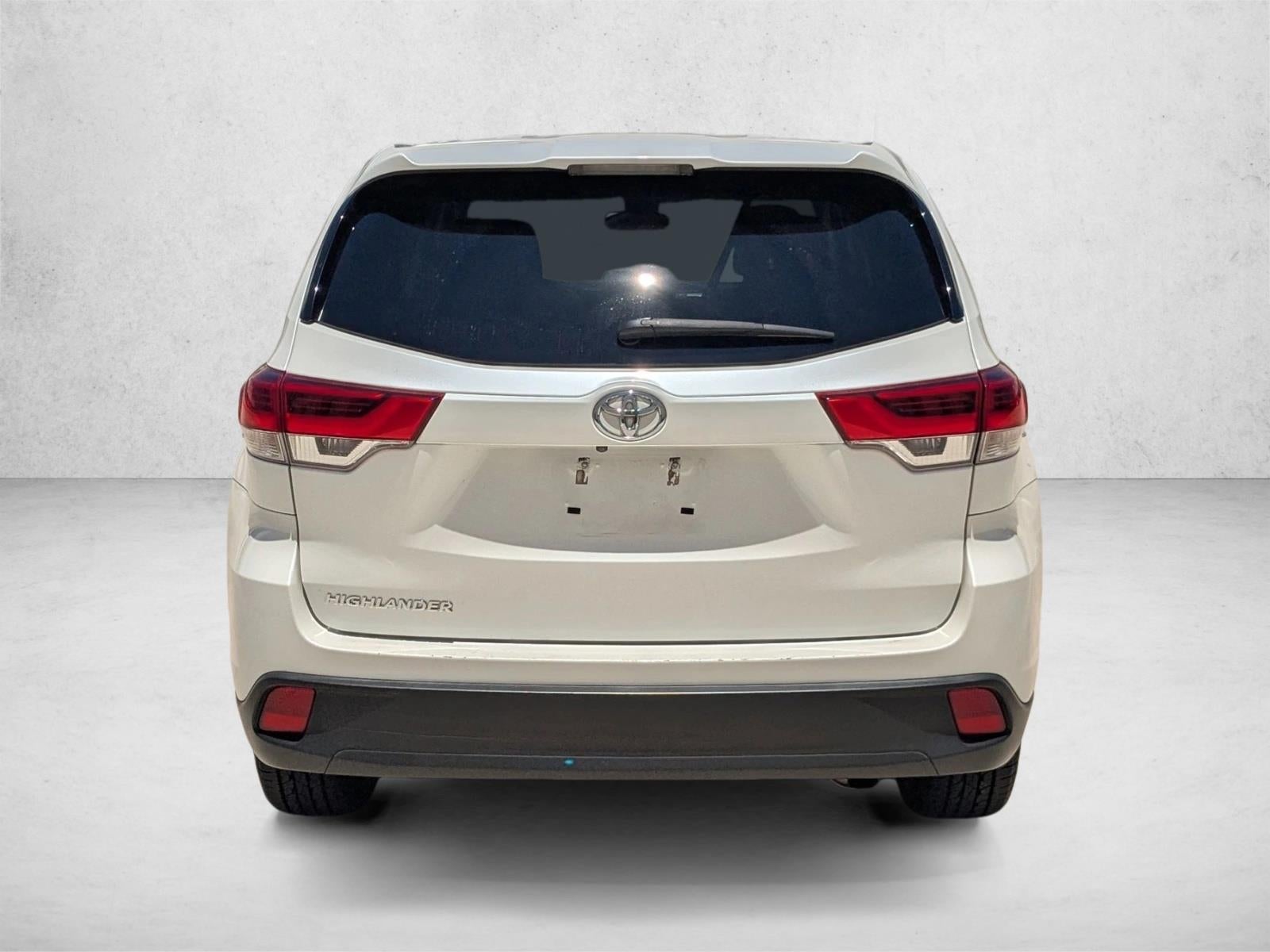 2018 Toyota Highlander LE I4 FWD (Natl)