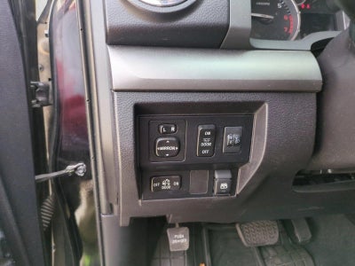 2016 Toyota Tundra 4WD Truck 4WD CrewMax Short Bed 5.7L FFV SR5 (Natl)