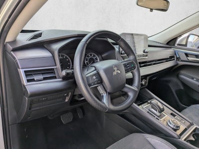 2023 Mitsubishi Outlander SE FWD