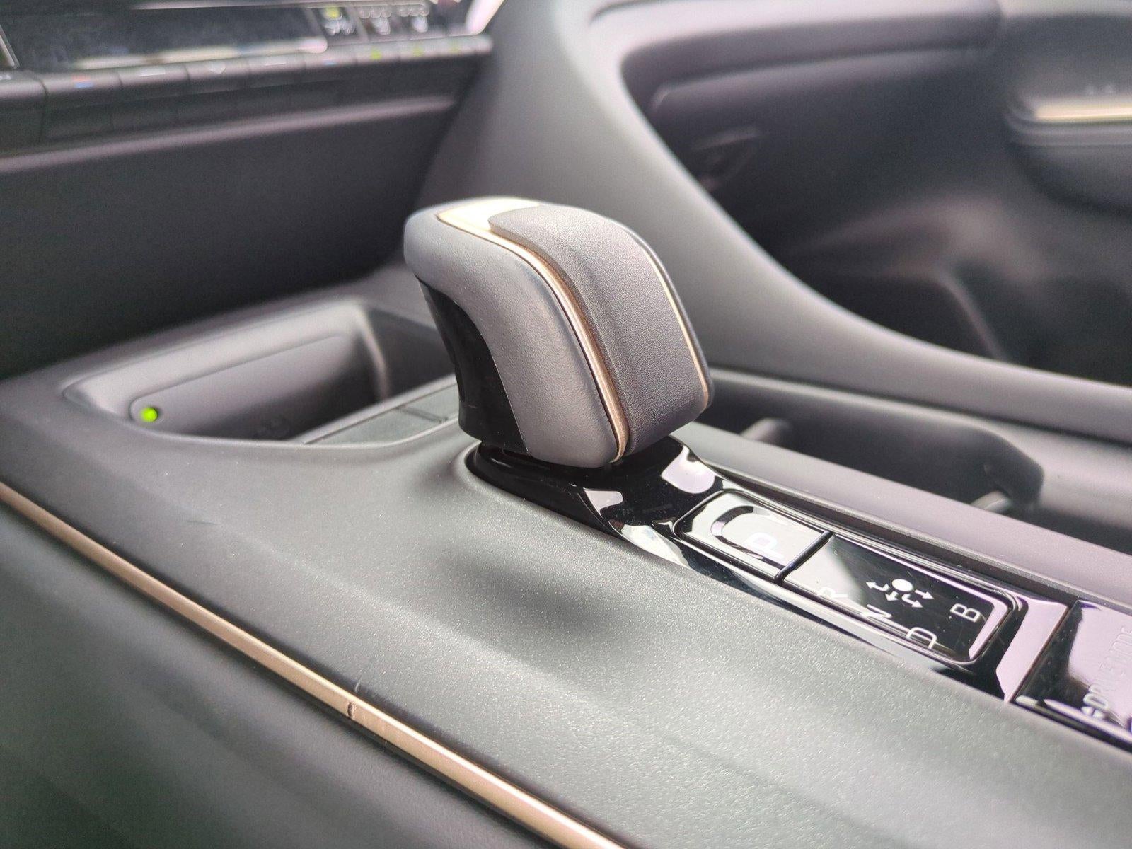 2023 Toyota Crown Limited AWD (Natl)