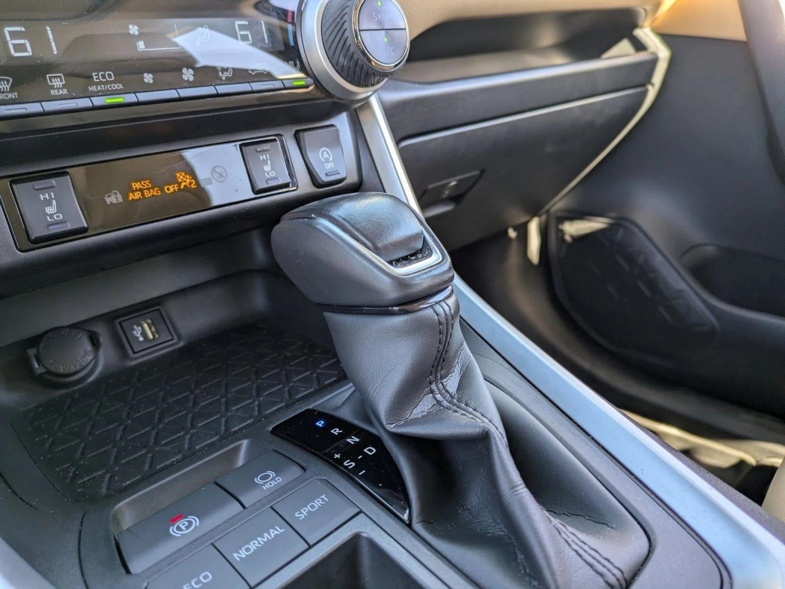 2024 Toyota RAV4 XLE Premium FWD (Natl)