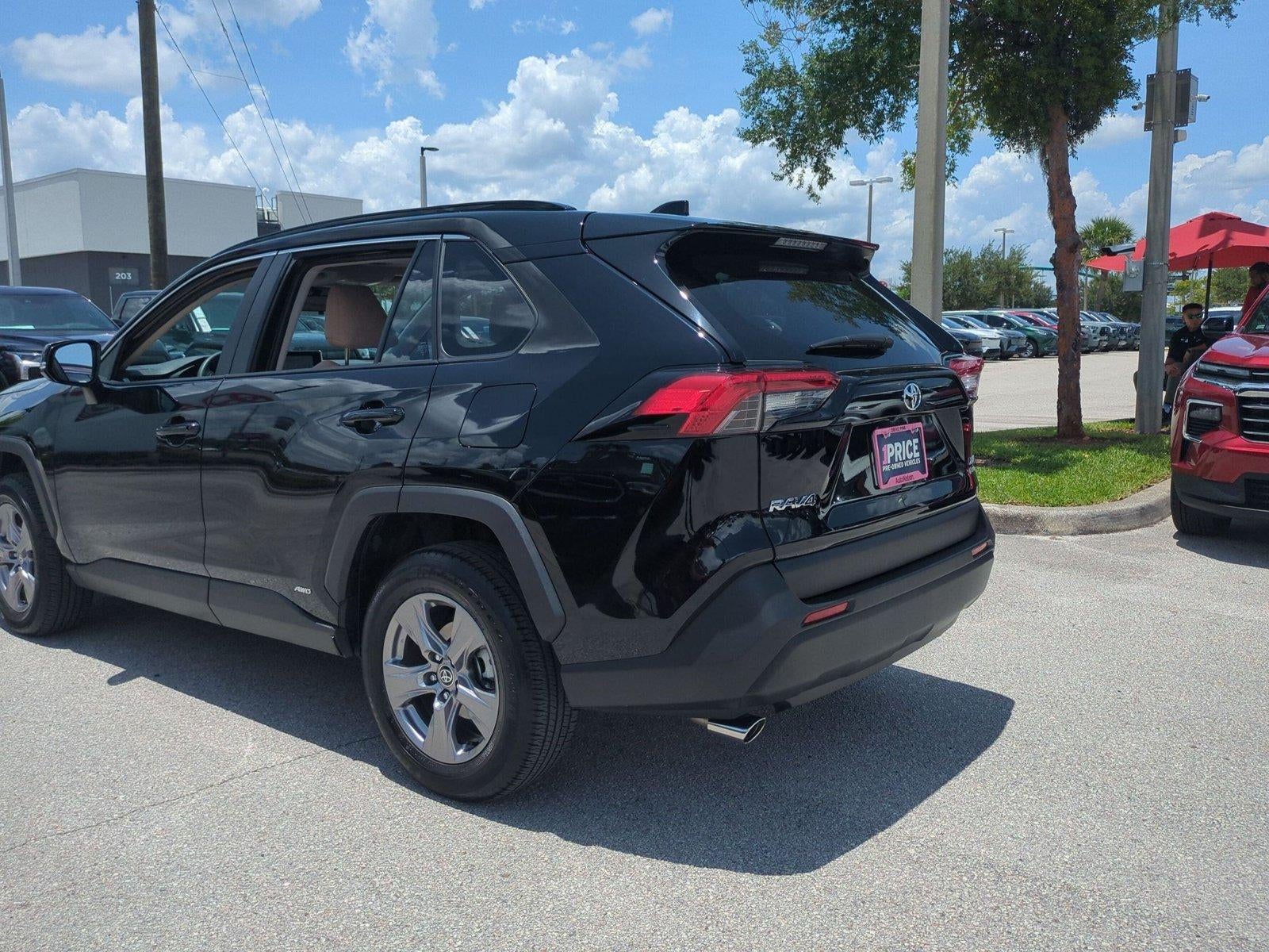 2025 Toyota RAV4 Hybrid XLE AWD (Natl)