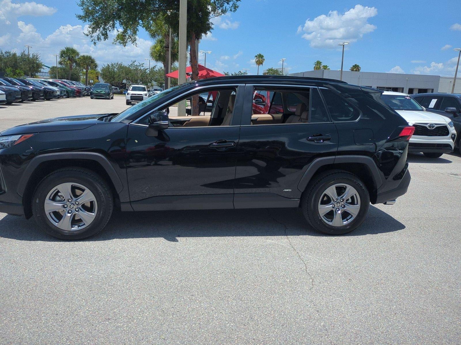 2025 Toyota RAV4 Hybrid XLE AWD (Natl)