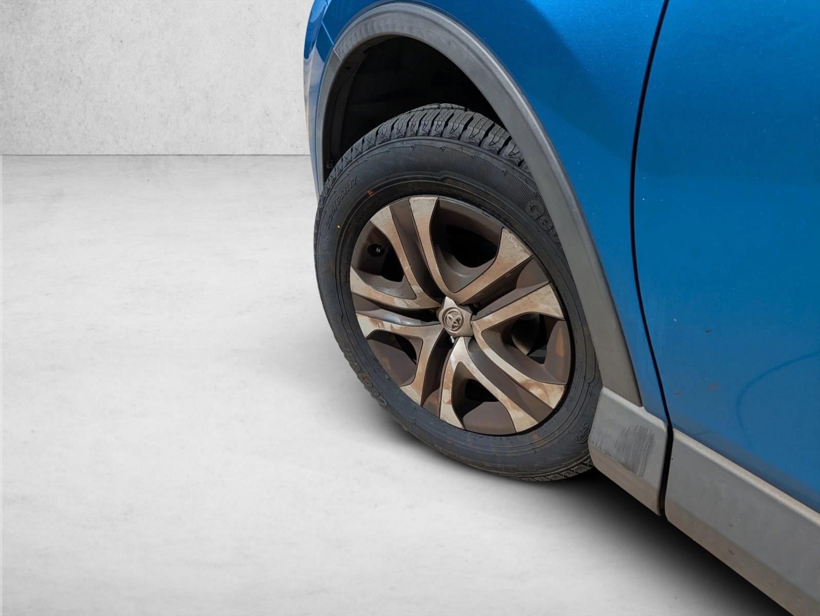 2017 Toyota RAV4 LE FWD (GS)