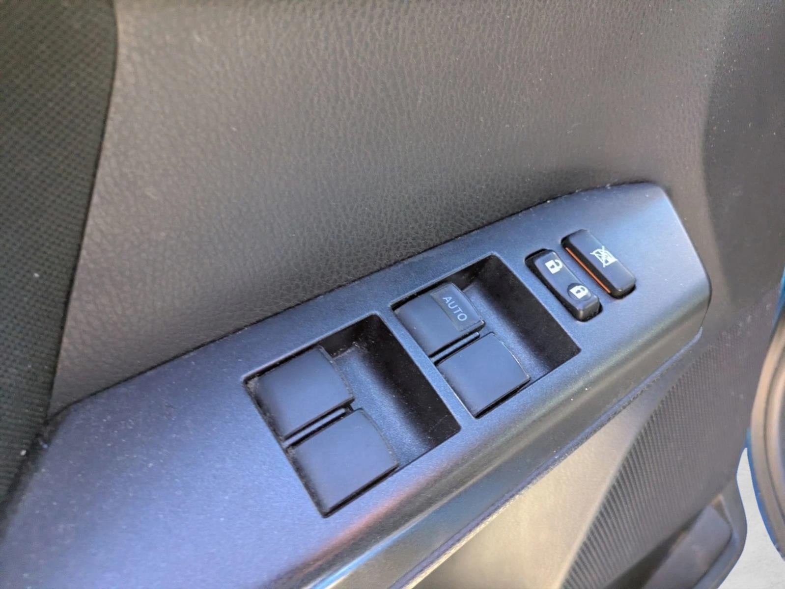 2017 Toyota RAV4 LE FWD (GS)