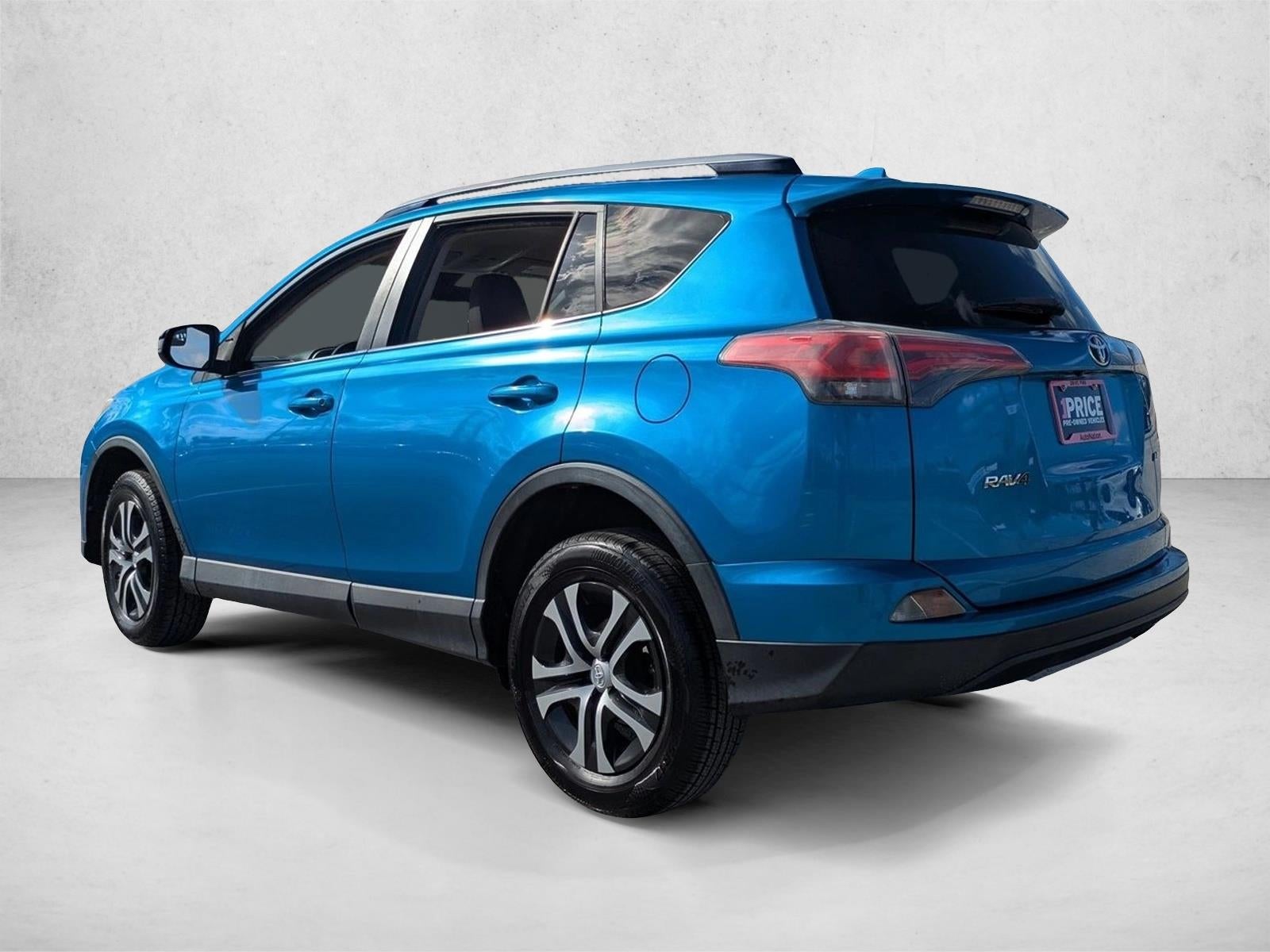 2017 Toyota RAV4 LE FWD (GS)