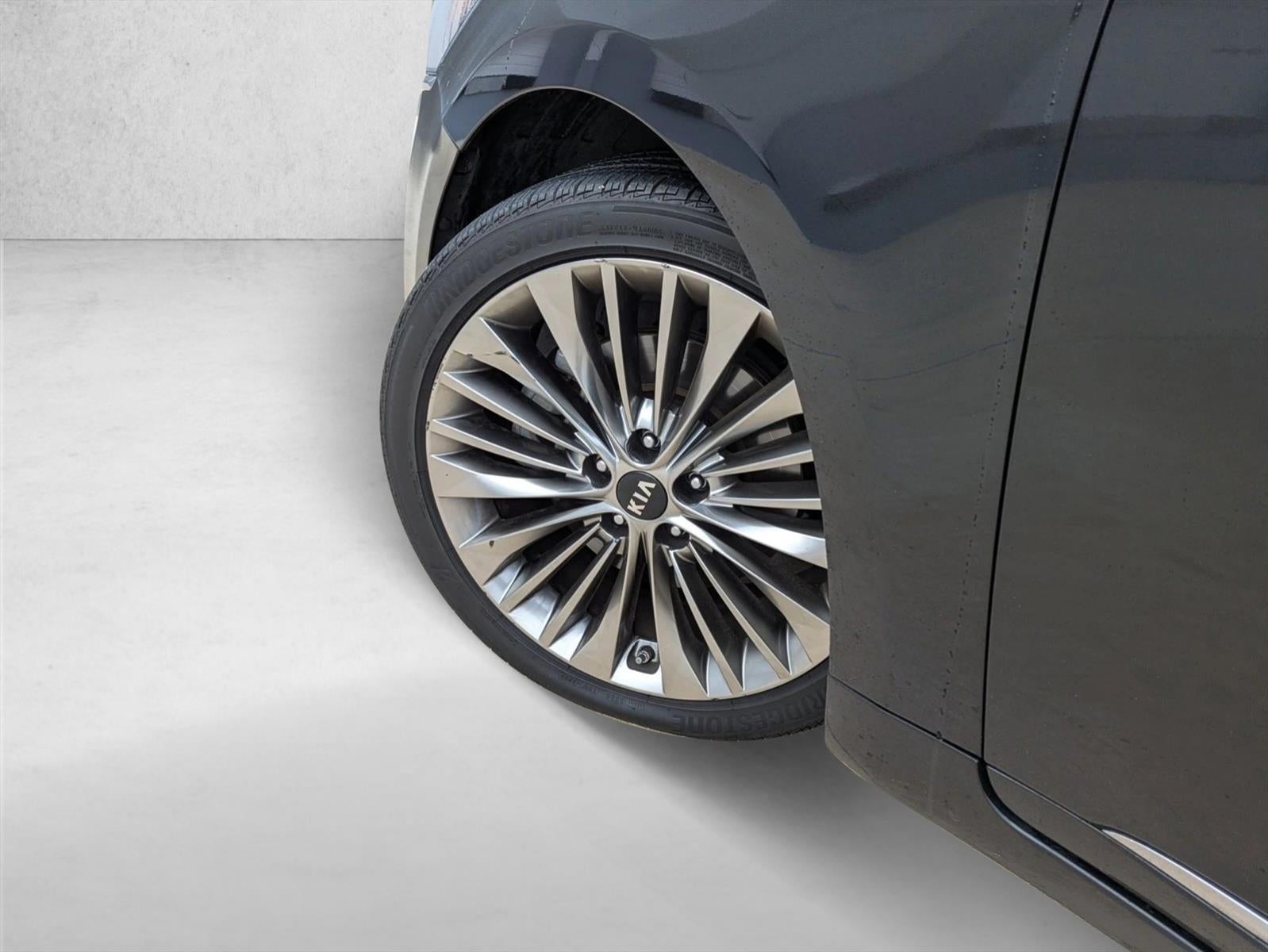 2019 Kia Cadenza Limited Sedan