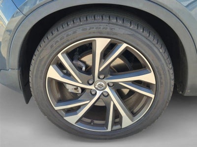 2022 Volvo XC40 T5 AWD R-Design