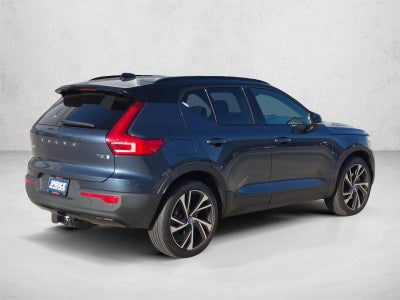 2022 Volvo XC40 T5 AWD R-Design