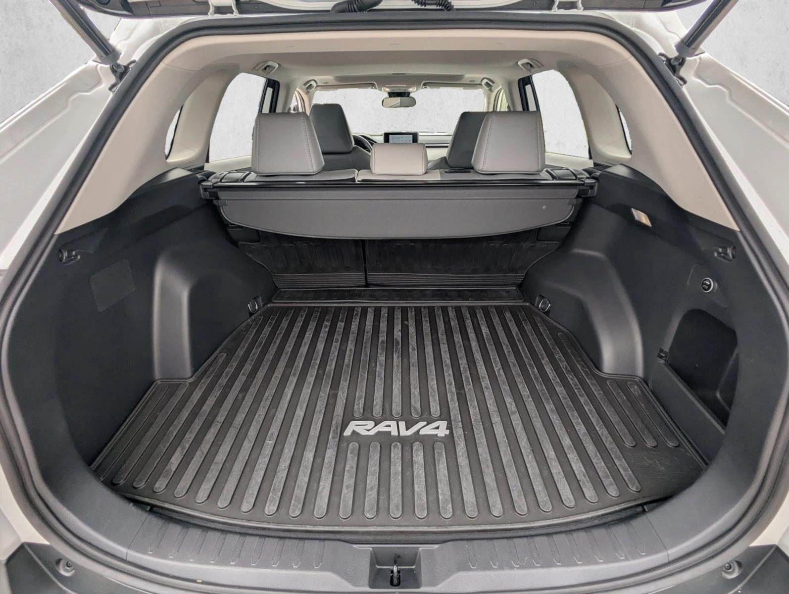 2023 Toyota RAV4 XLE Premium FWD (Natl)