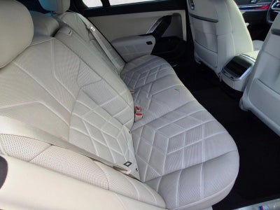 2023 BMW 740i Sedan