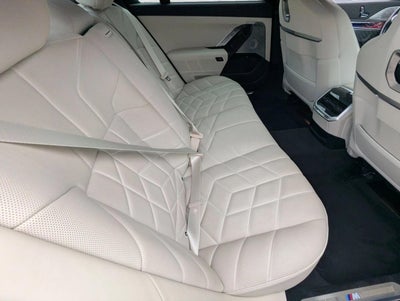 2024 BMW 760i xDrive Sedan