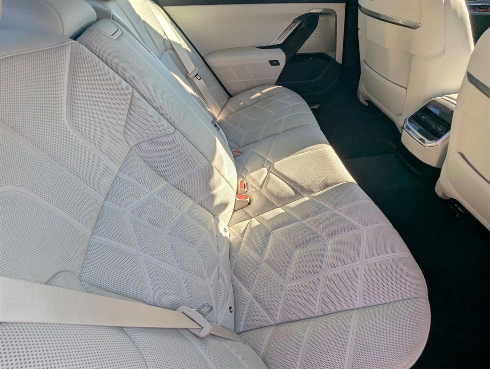 2023 BMW 760i xDrive Sedan