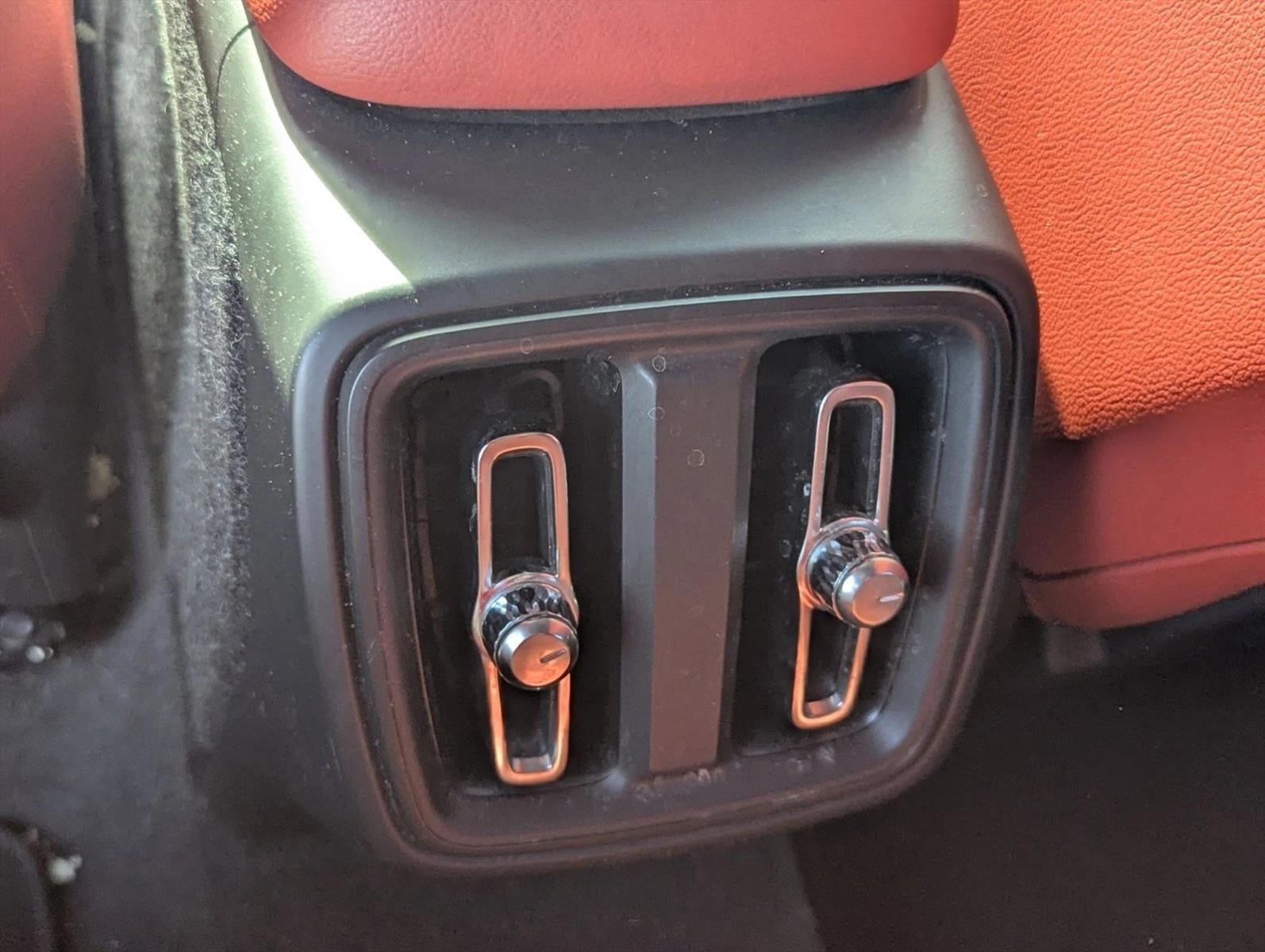 2019 Volvo XC40 T5 AWD Momentum