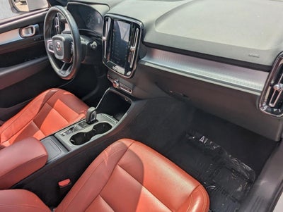 2019 Volvo XC40 T5 AWD Momentum